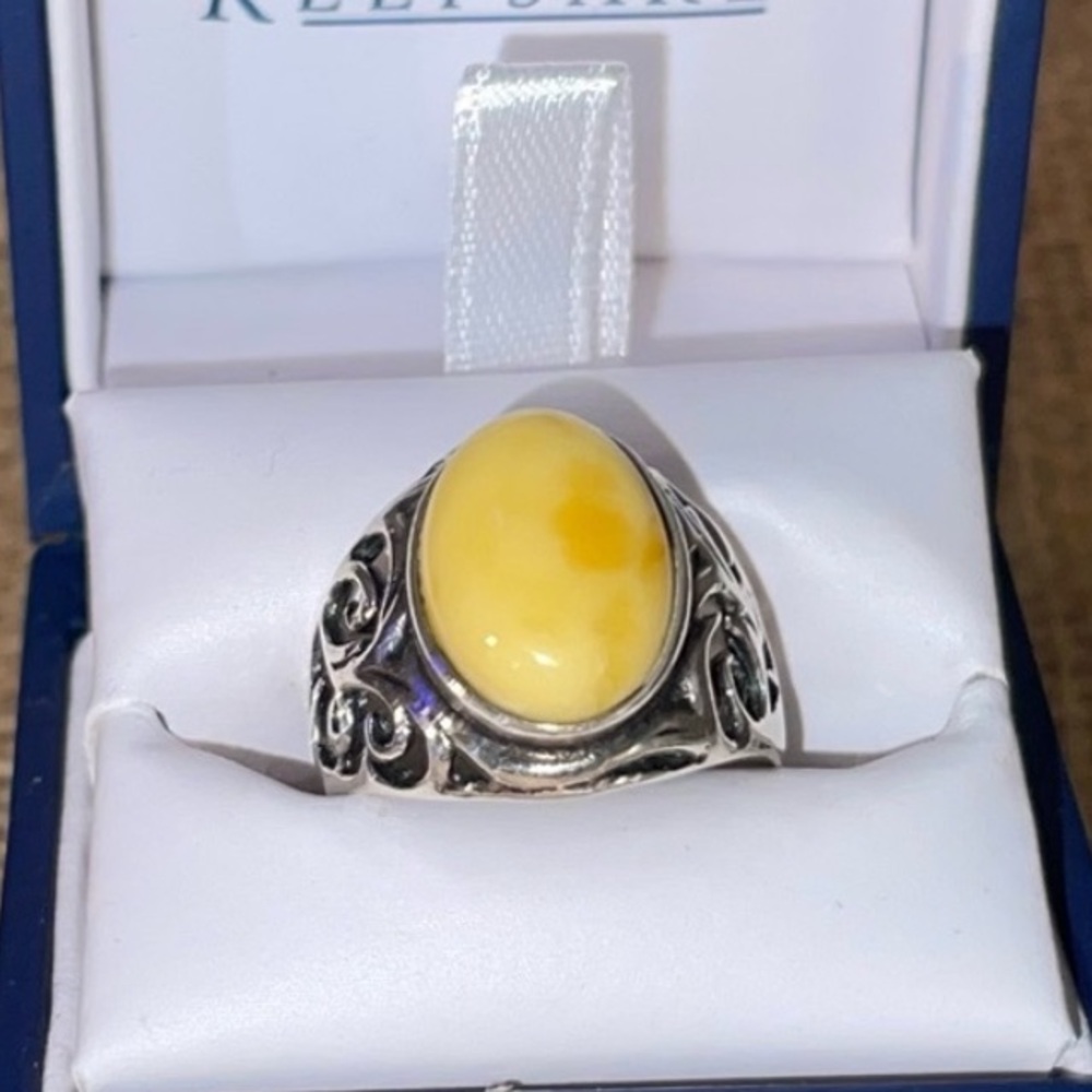 STERLING SILVER 925 VINTAGE RING WITH YELLOW STONE. SIZE 6.5.